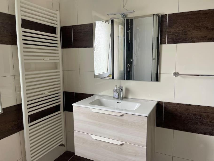 Duesseldorf Messe And Airport, 2-Bedroom Apartment With Kitchen And Garden Дуйсбург Екстер'єр фото
